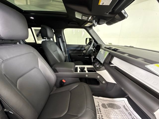 New 2026 Land Rover Defender 110 X-Dynamic SE AWD/4WD image 32