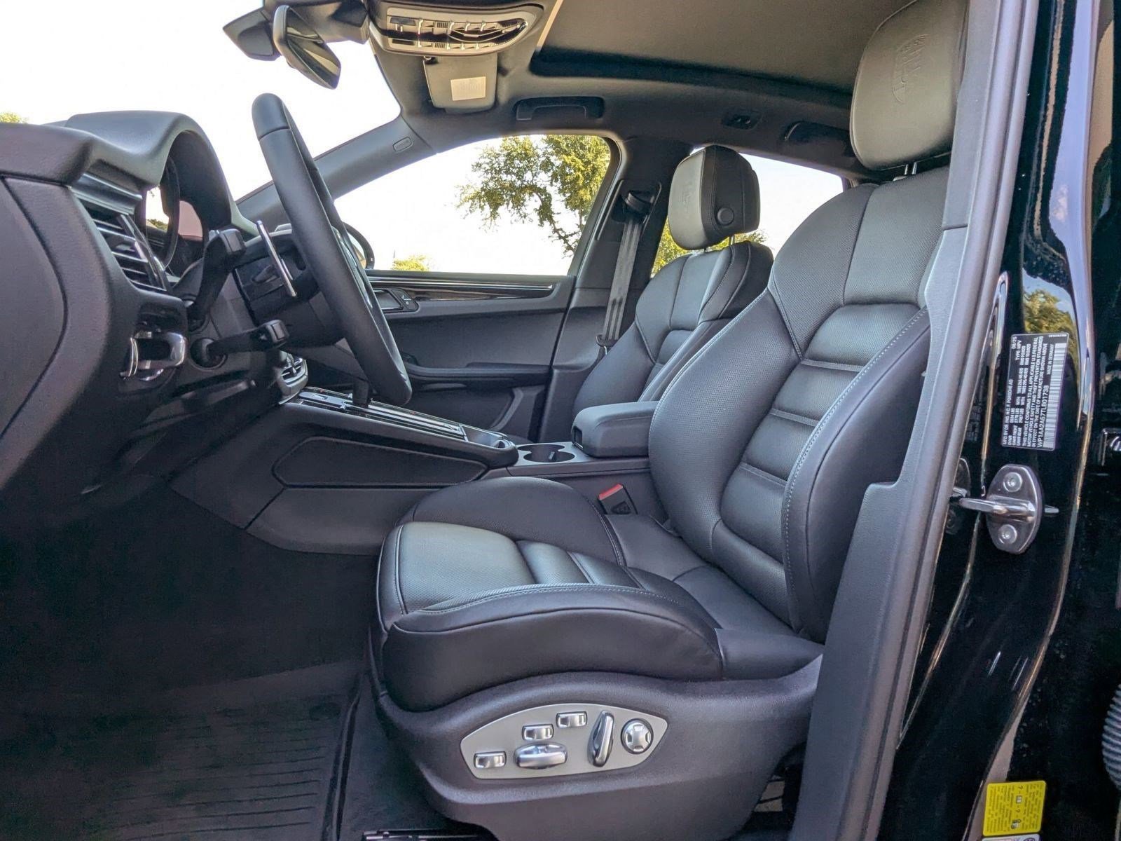 Certified 2026 Porsche Macan AWD/4WD image 5