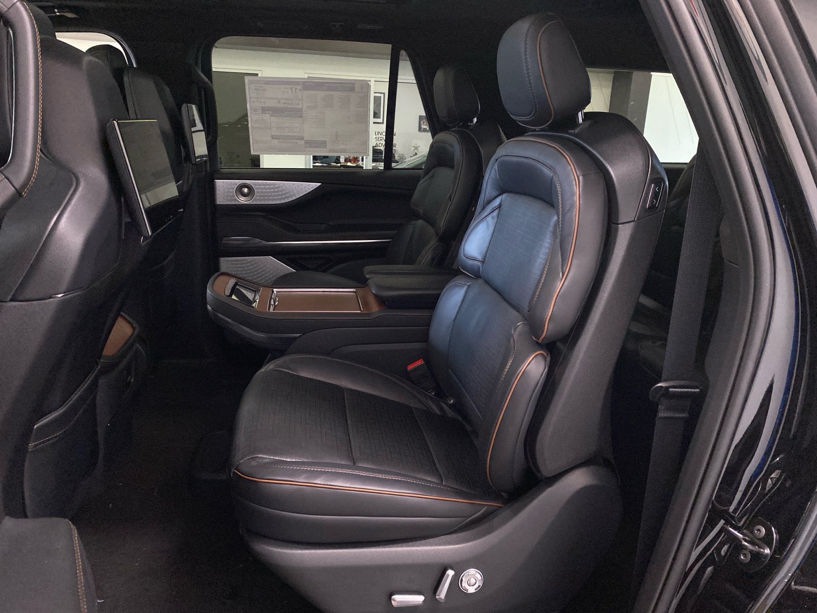 New 2026 Lincoln Navigator L Black Label AWD/4WD image 14
