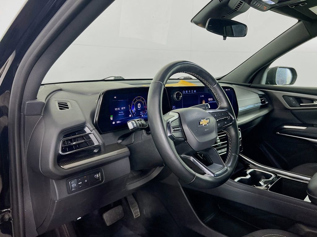 Used 2025 Chevrolet Traverse LT FWD image 11