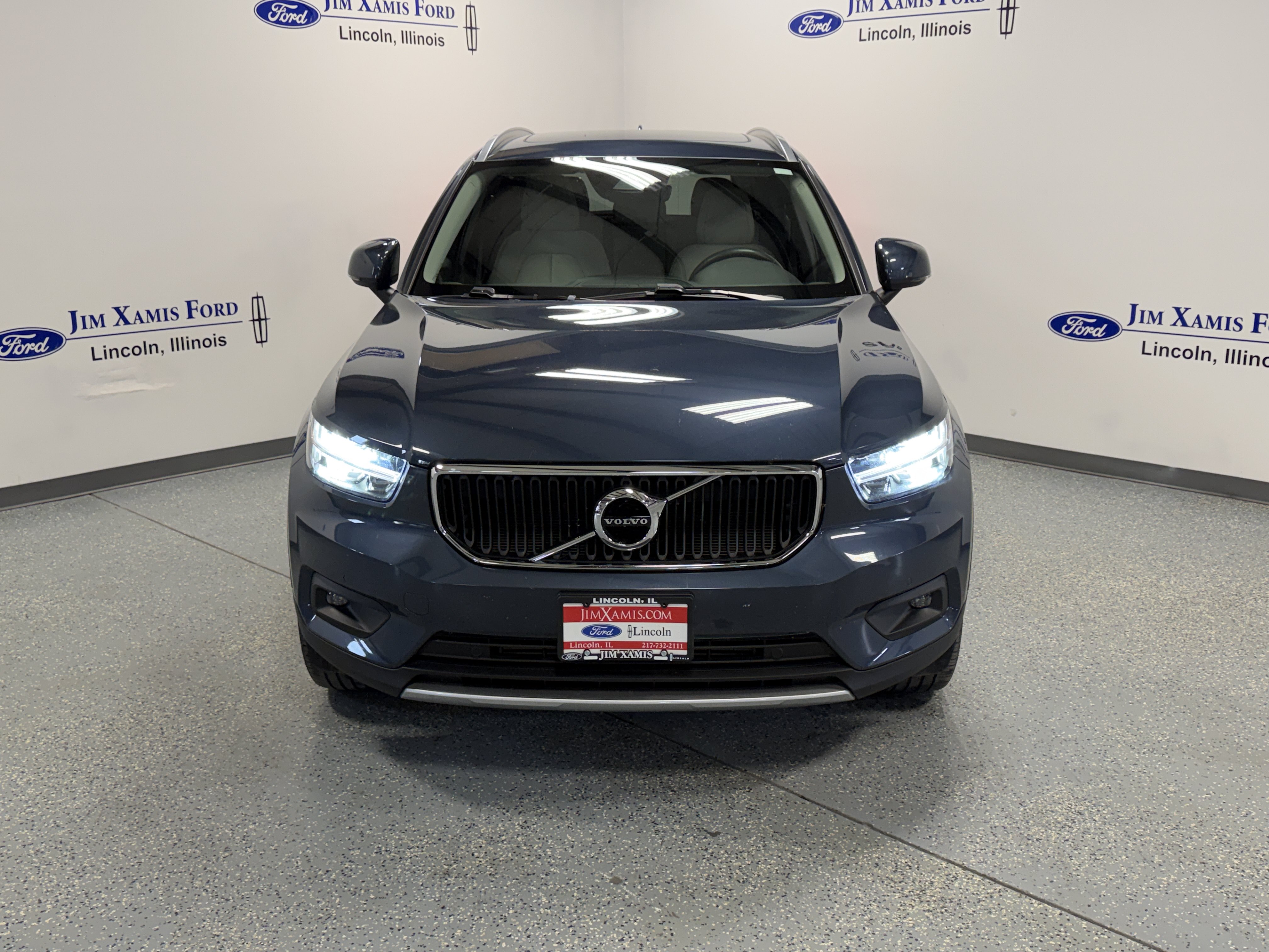 Used 2021 Volvo XC40 T5 Momentum w/ Premium Package AWD/4WD image 2