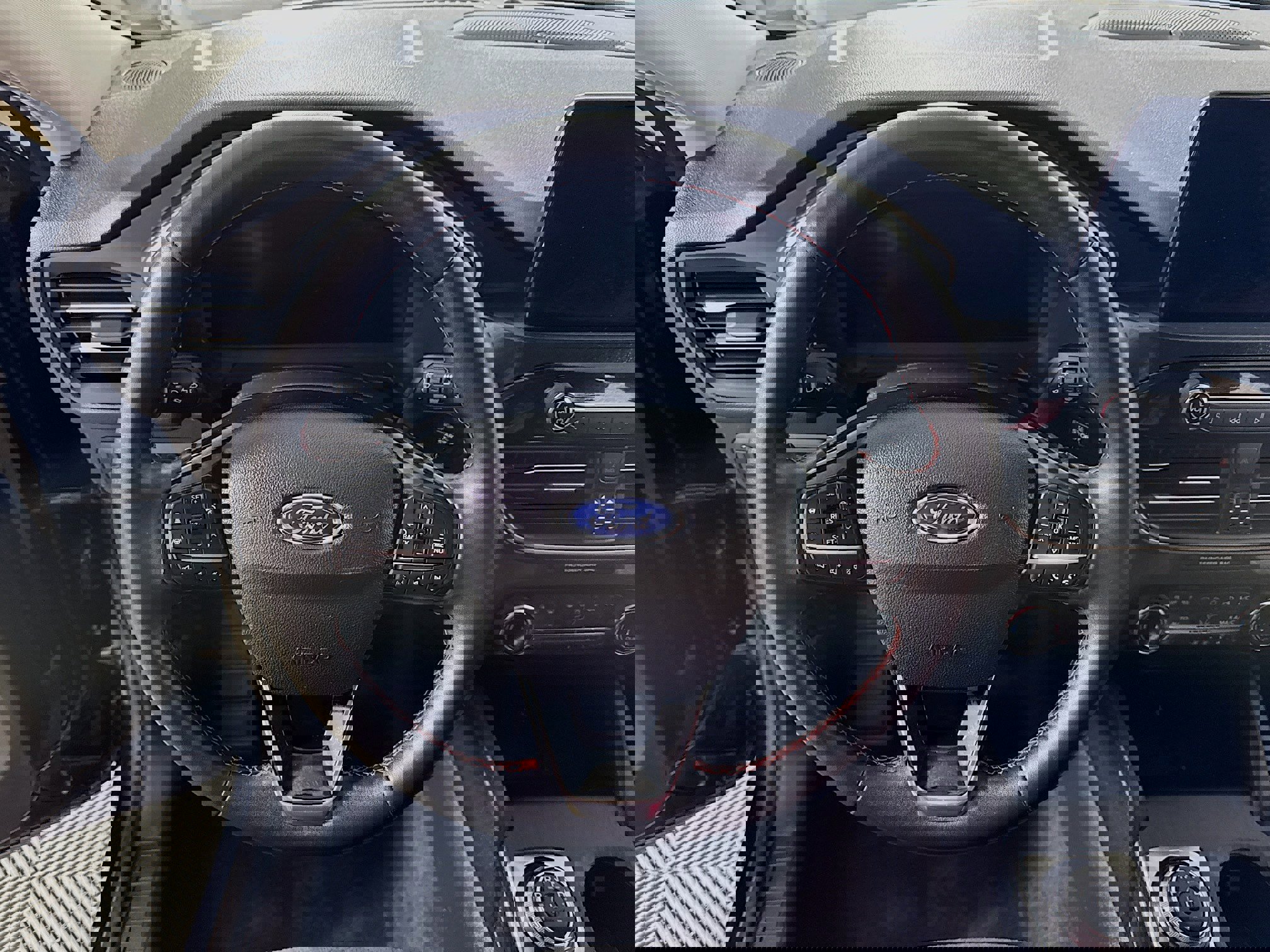 Used 2022 Ford Escape SEL w/ SEL Stealth AWD Package image 15