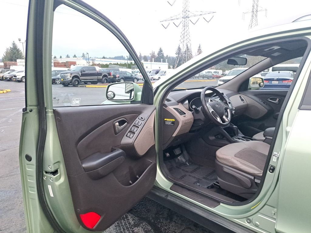 Used 2011 Hyundai Tucson GLS image 10