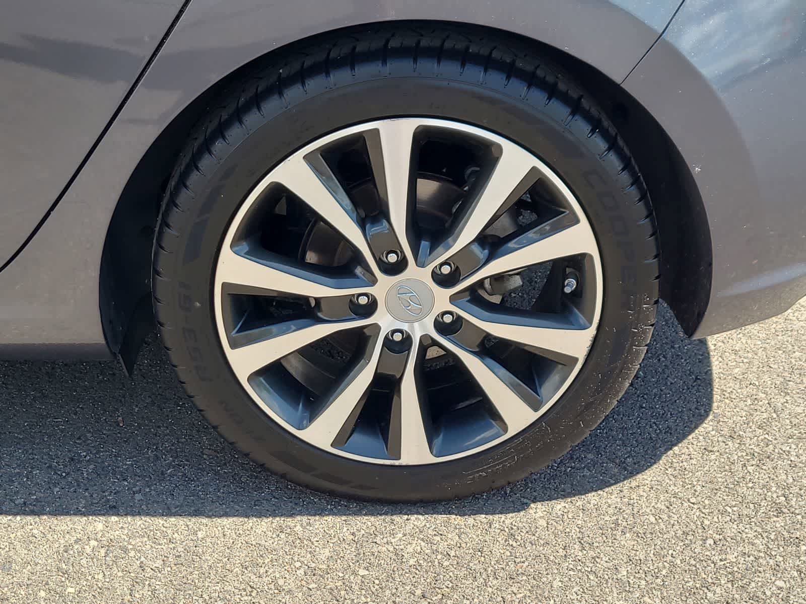 Used 2018 Hyundai Elantra GT FWD image 16