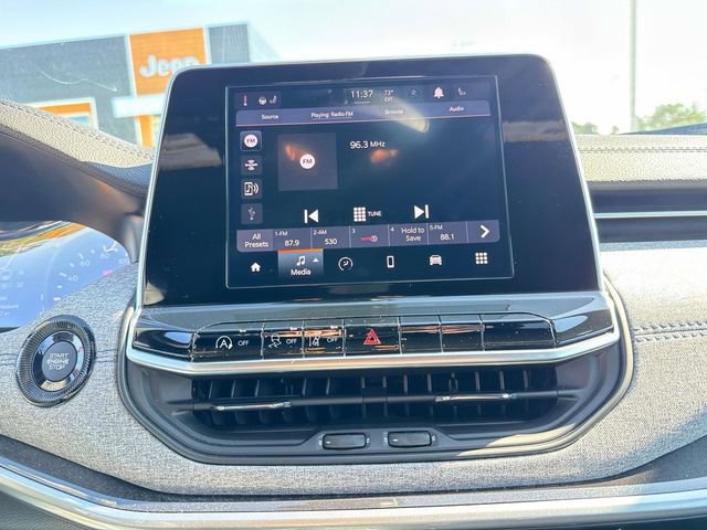 Used 2025 Jeep Compass Latitude image 29