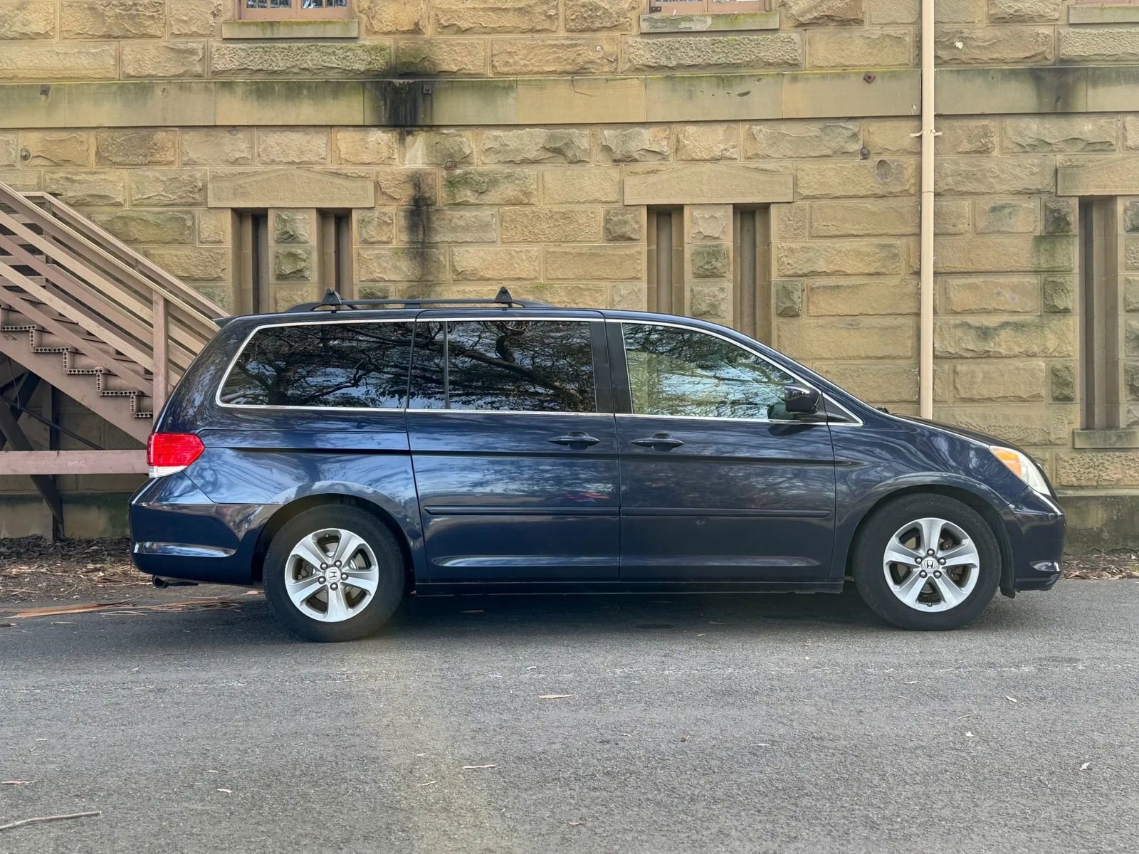 Used 2008 Honda Odyssey Touring image 3