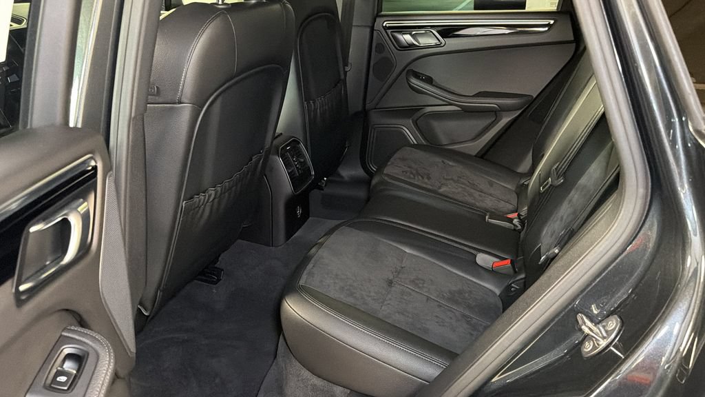 Used 2019 Porsche Macan AWD/4WD image 15