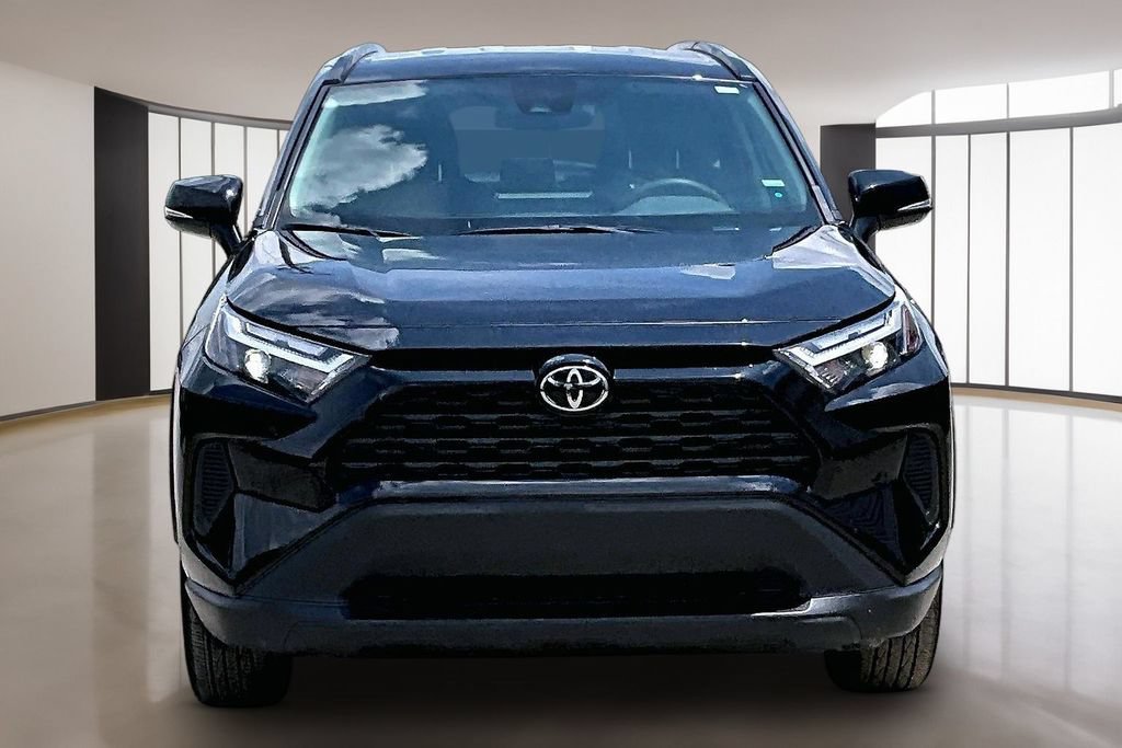 Used 2025 Toyota RAV4 XLE AWD/4WD image 3