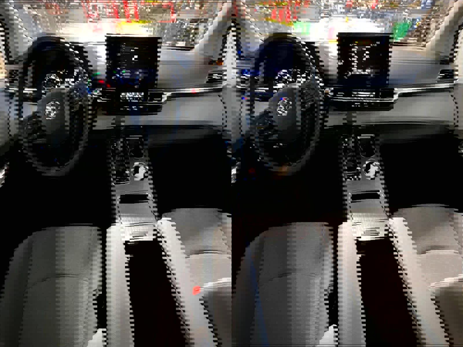 Used 2025 Toyota Sienna LE image 22