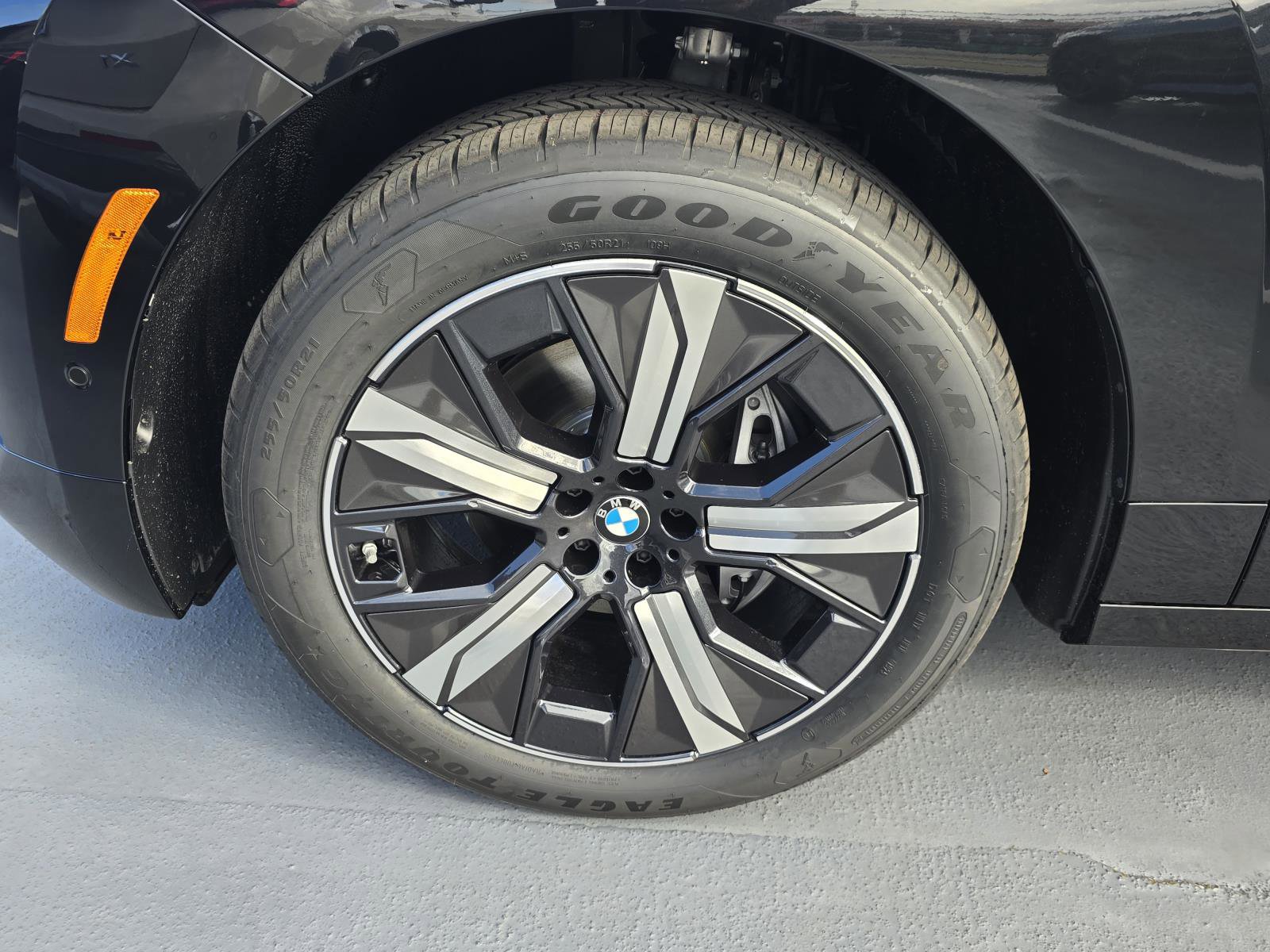 New 2026 BMW iX xDrive60 w/ Premium Package image 7