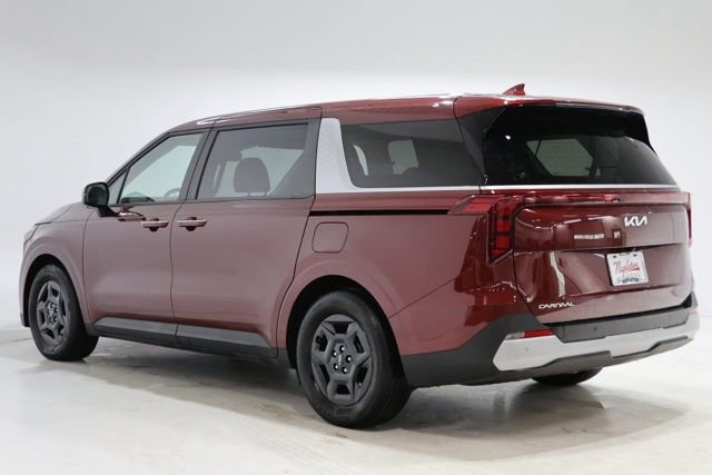 Used 2025 Kia Carnival FWD image 6