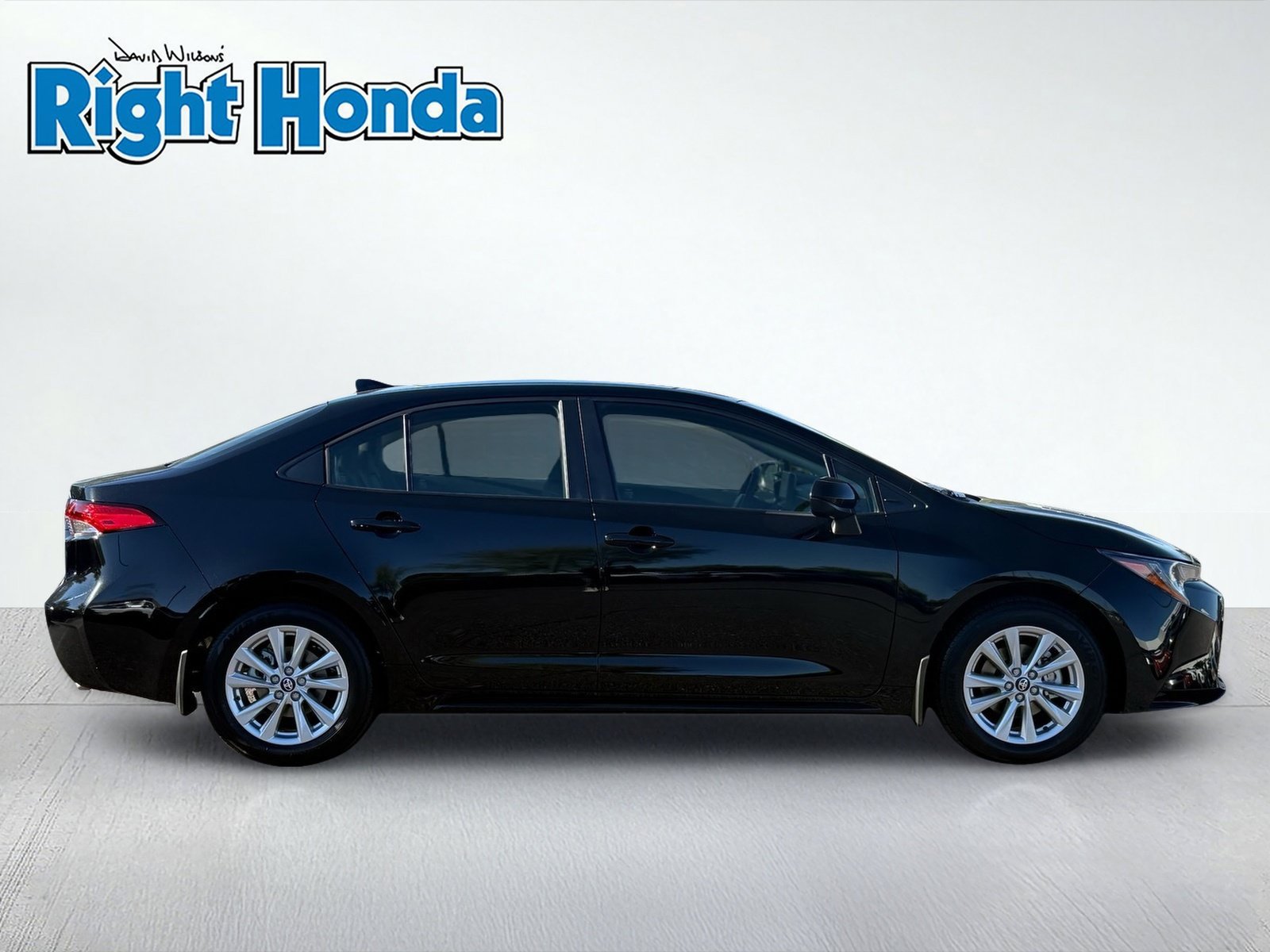 Used 2027 Toyota Corolla LE w/ LE Premium Package FWD image 9