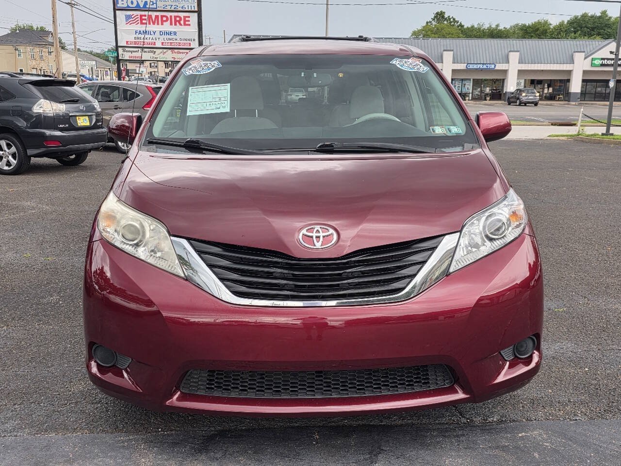 Used 2013 Toyota Sienna LE w/ Towing Pkg FWD image 3