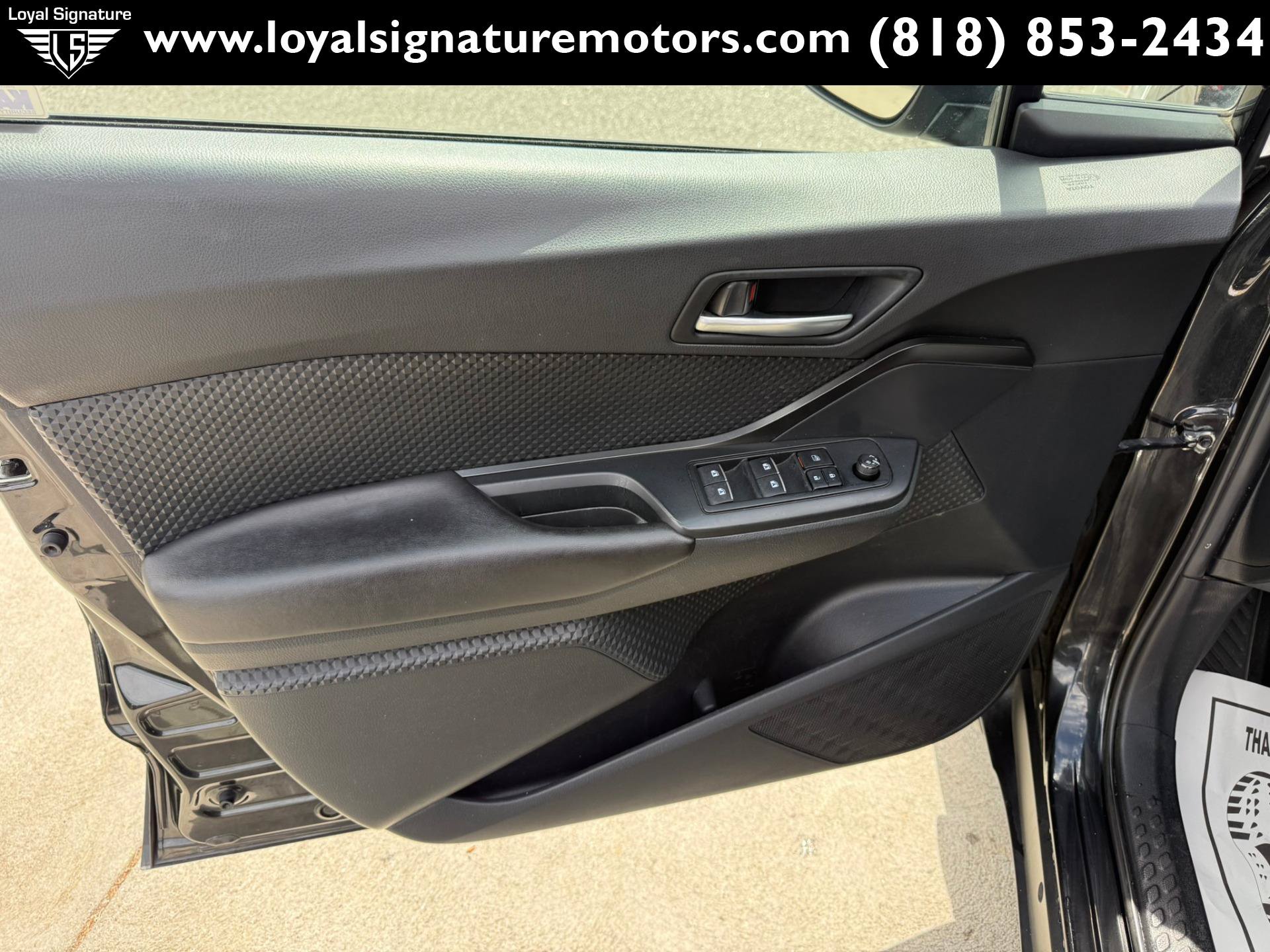 Used 2018 Toyota C-HR XLE FWD image 17