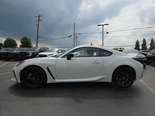 Used 2024 Toyota GR86 Premium RWD image 4