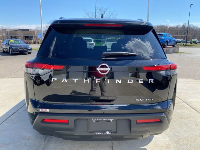Used 2024 Nissan Pathfinder SV image 4