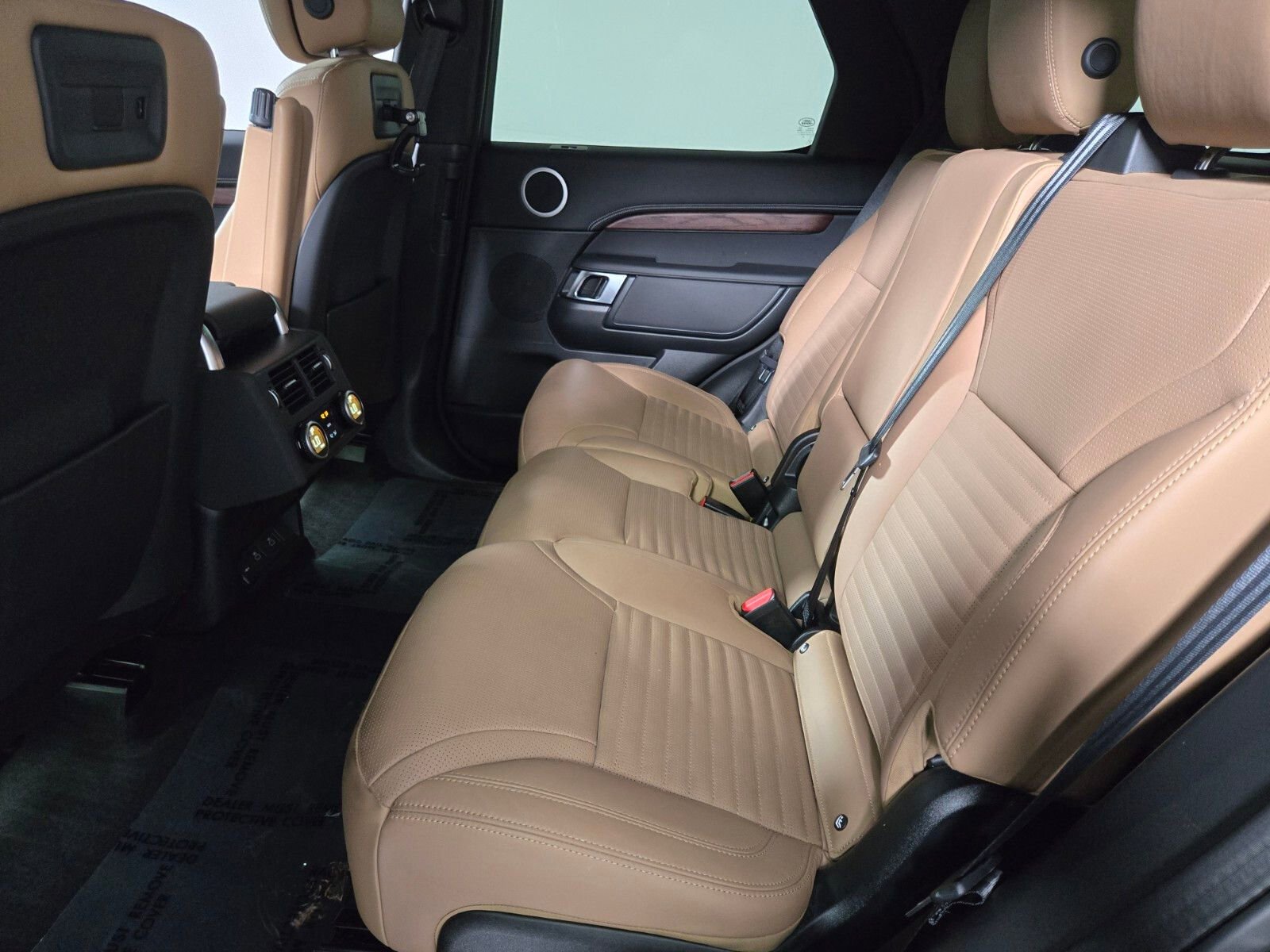 Used 2025 Land Rover Discovery Dynamic SE image 13