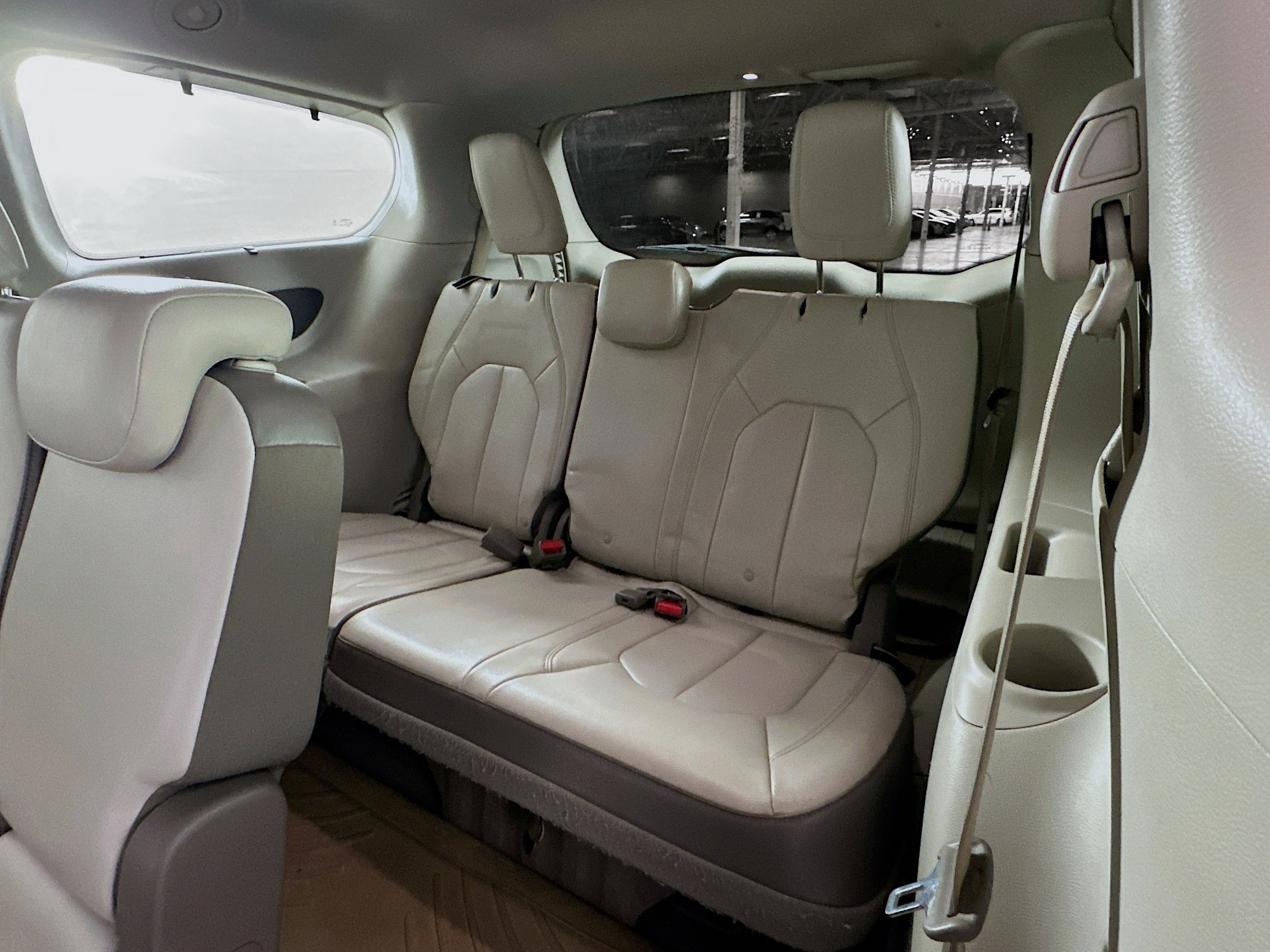 Used 2017 Chrysler Pacifica Touring-L w/ Tire & Wheel Group image 28