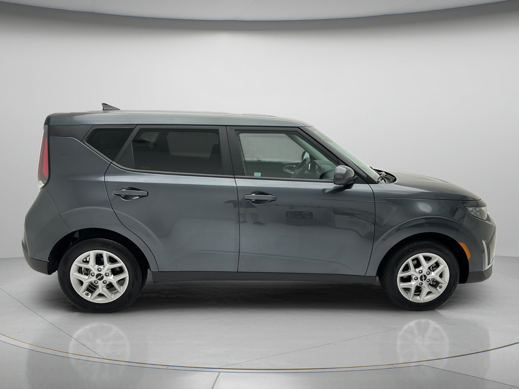 Used 2025 Kia Soul LX w/ LX Technology Package FWD image 6
