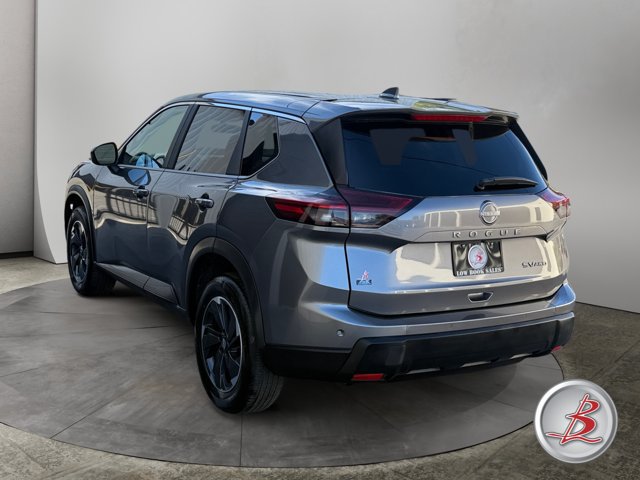 Used 2025 Nissan Rogue SV AWD/4WD image 5