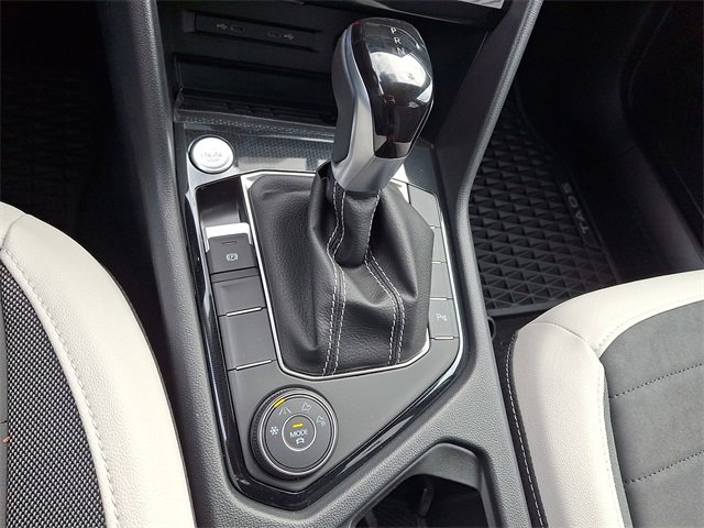 New 2025 Volkswagen Taos SE image 16