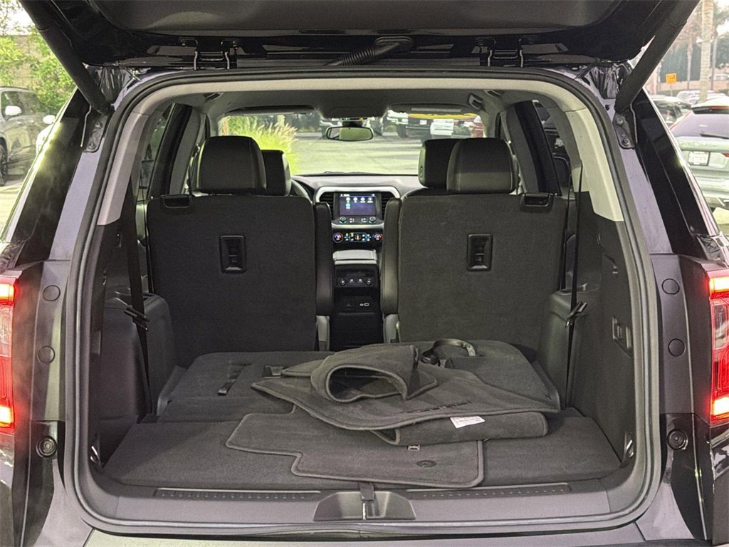 Used 2023 GMC Acadia SLT w/ Elevation Edition image 26