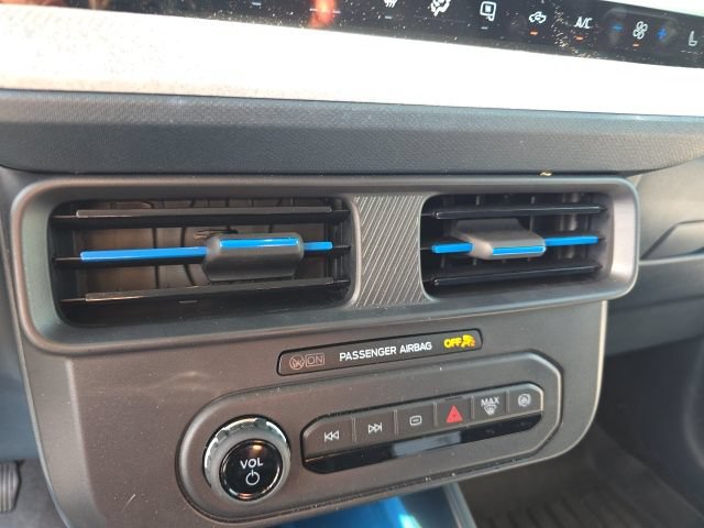 Used 2025 Ford Maverick XLT w/ XLT Luxury Package AWD/4WD image 16