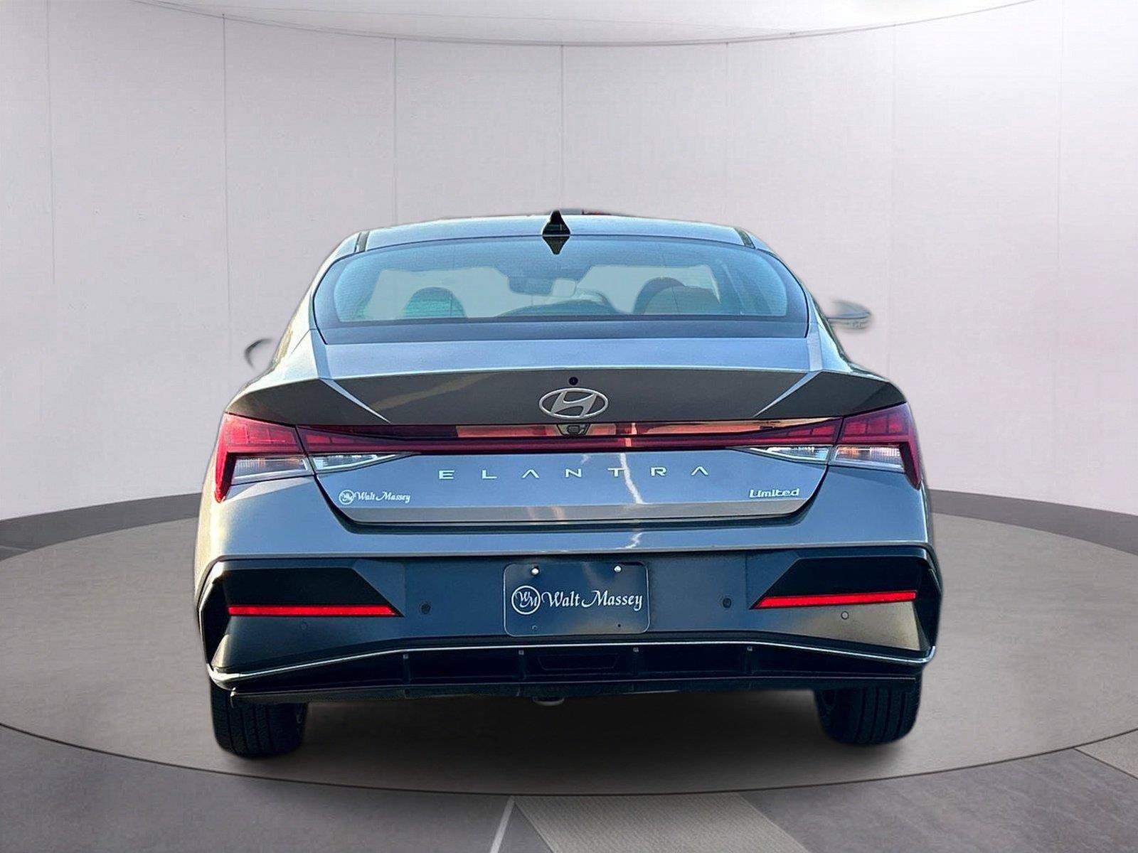 Used 2024 Hyundai Elantra Limited FWD image 4