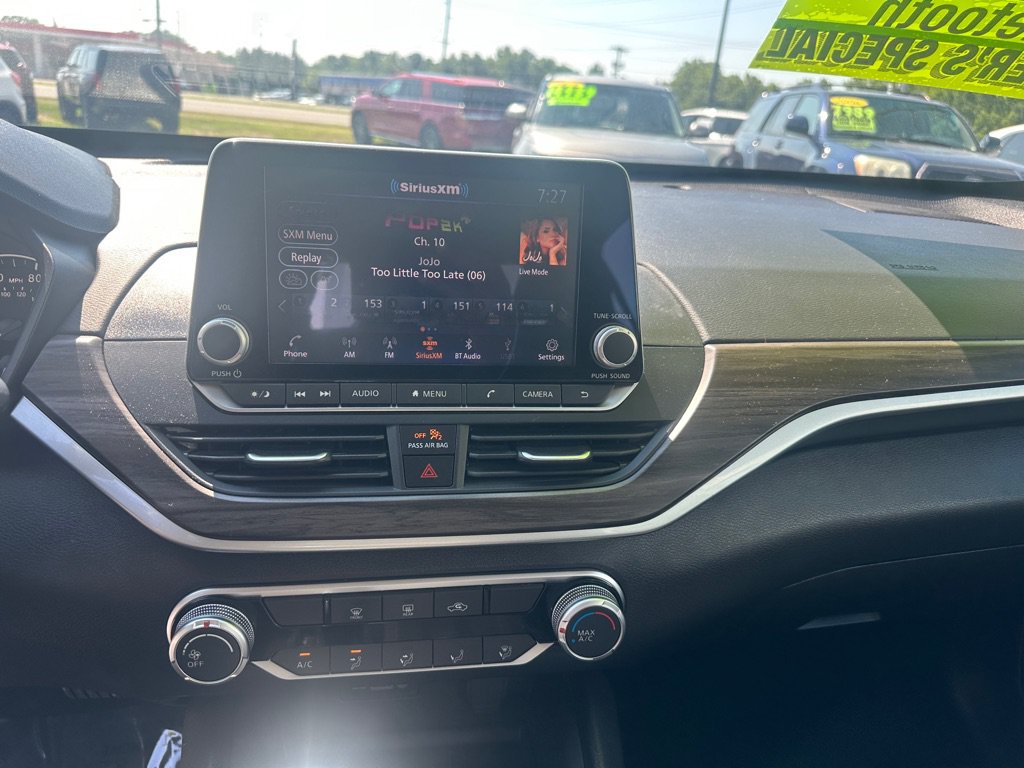 Used 2025 Nissan Altima 2.5 SV FWD image 15