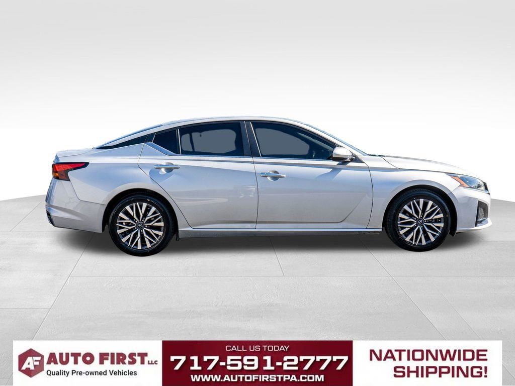 Used 2023 Nissan Altima 2.5 SV w/ SV Premium Package image 2