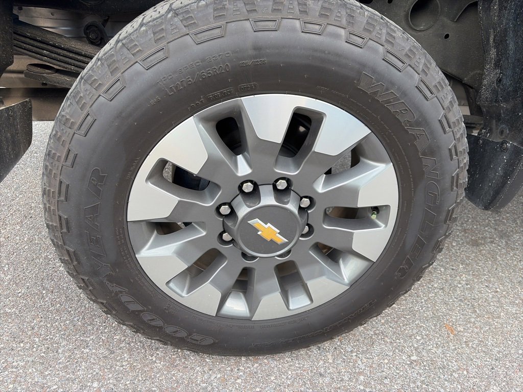 Used 2024 Chevrolet Silverado 2500 Custom w/ Custom Value Package image 10