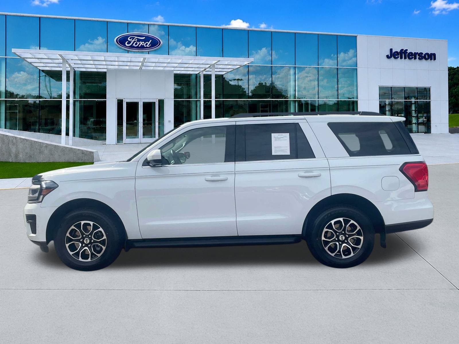 Used 2022 Ford Expedition XLT RWD image 4