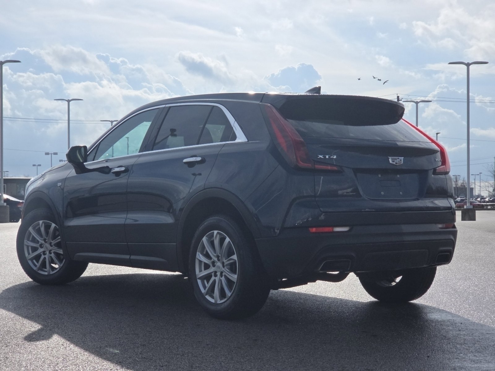 Used 2022 Cadillac XT4 Luxury w/ Cold Weather Package image 14