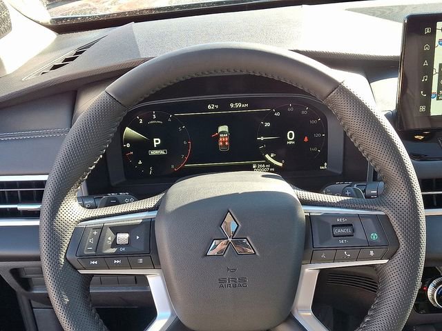 New 2025 Mitsubishi Outlander SE image 14
