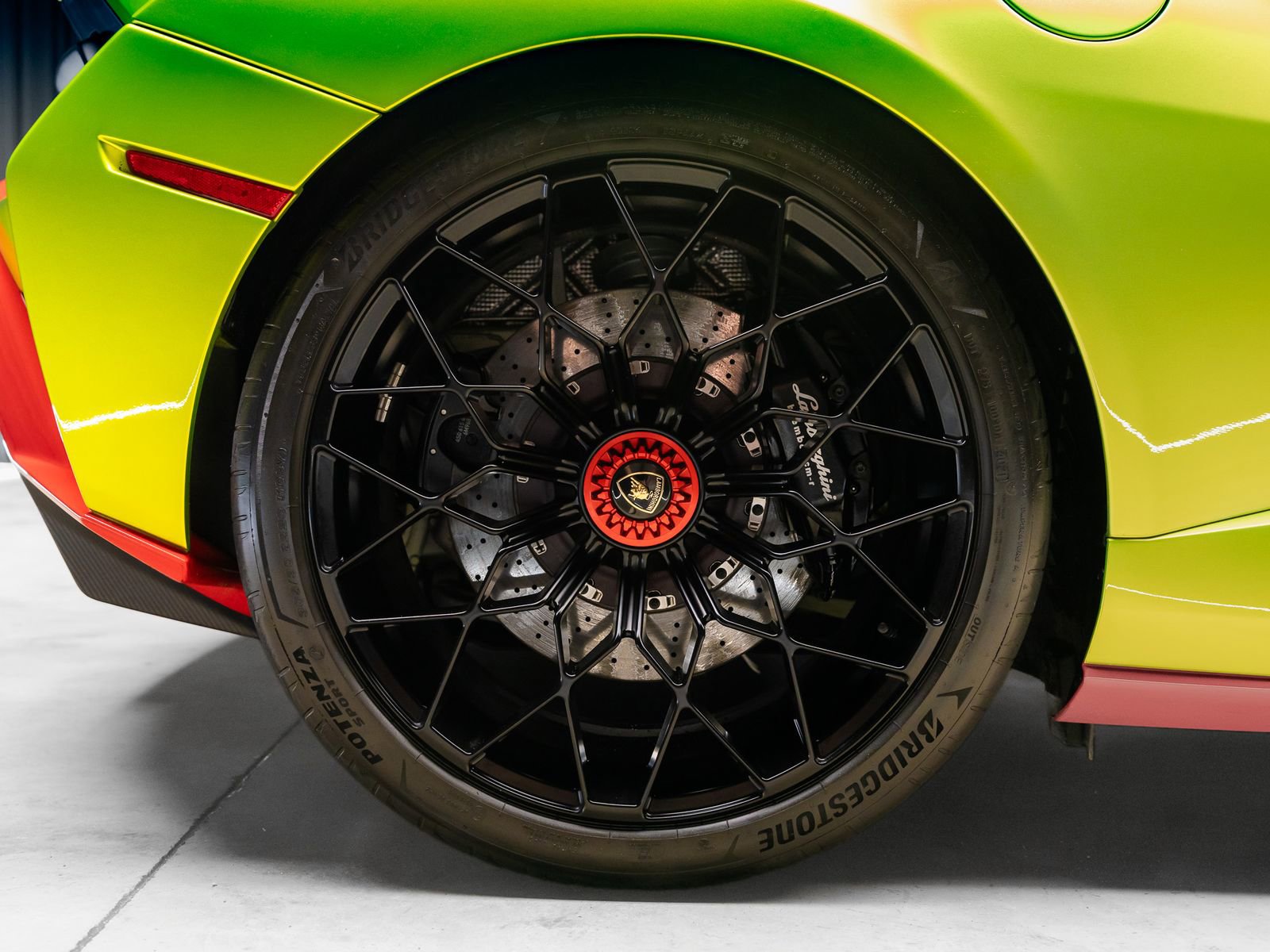 Used 2021 Lamborghini Huracan STO RWD image 35