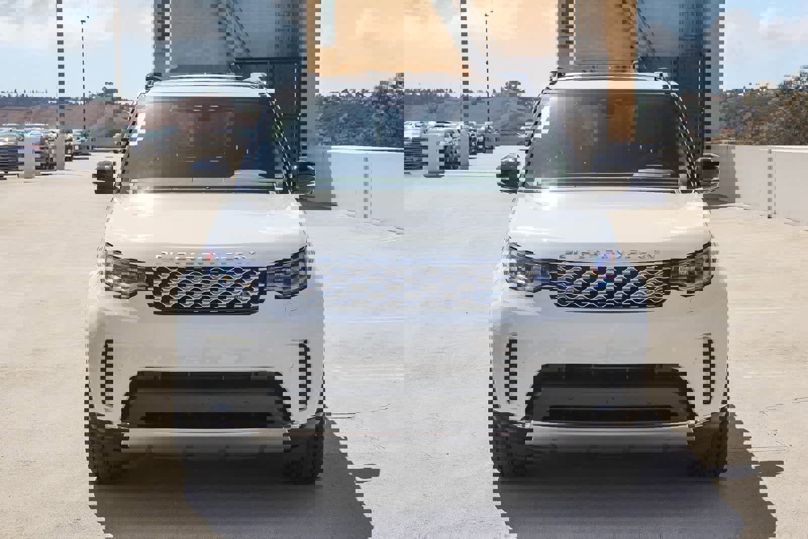 New 2026 Land Rover Discovery S image 2