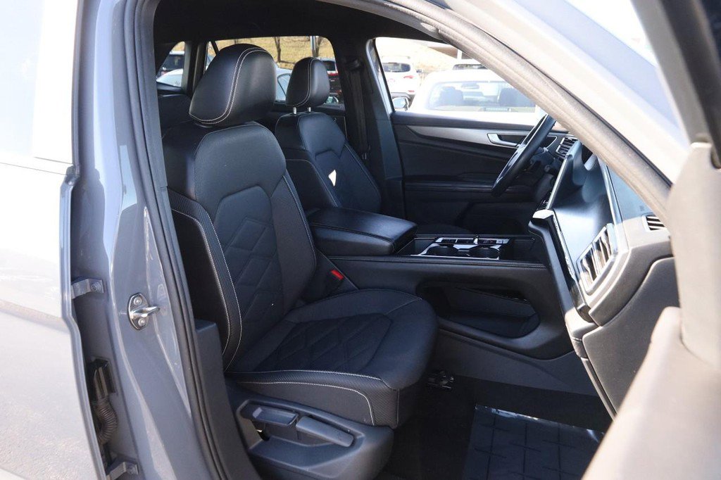 Used 2024 Volkswagen Atlas Cross Sport SE image 25