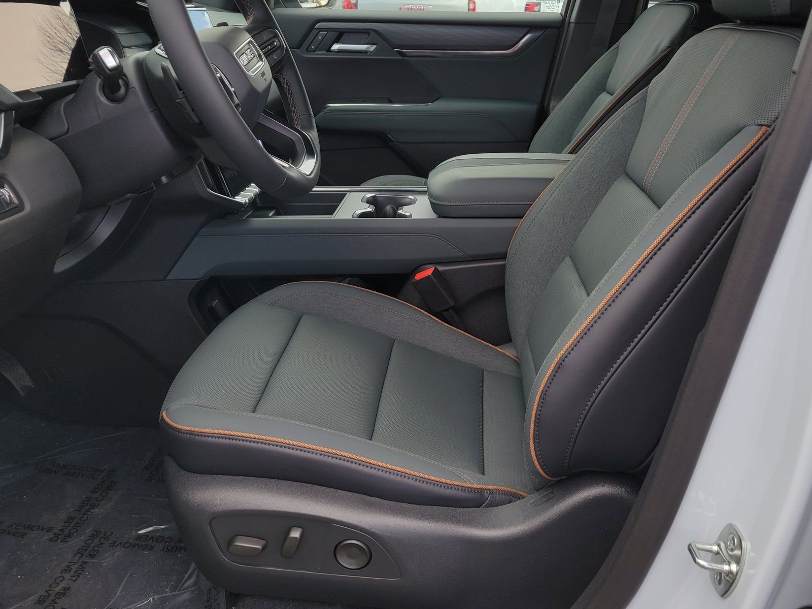 New 2026 GMC Acadia AT4 w/ Luxury Package image 6