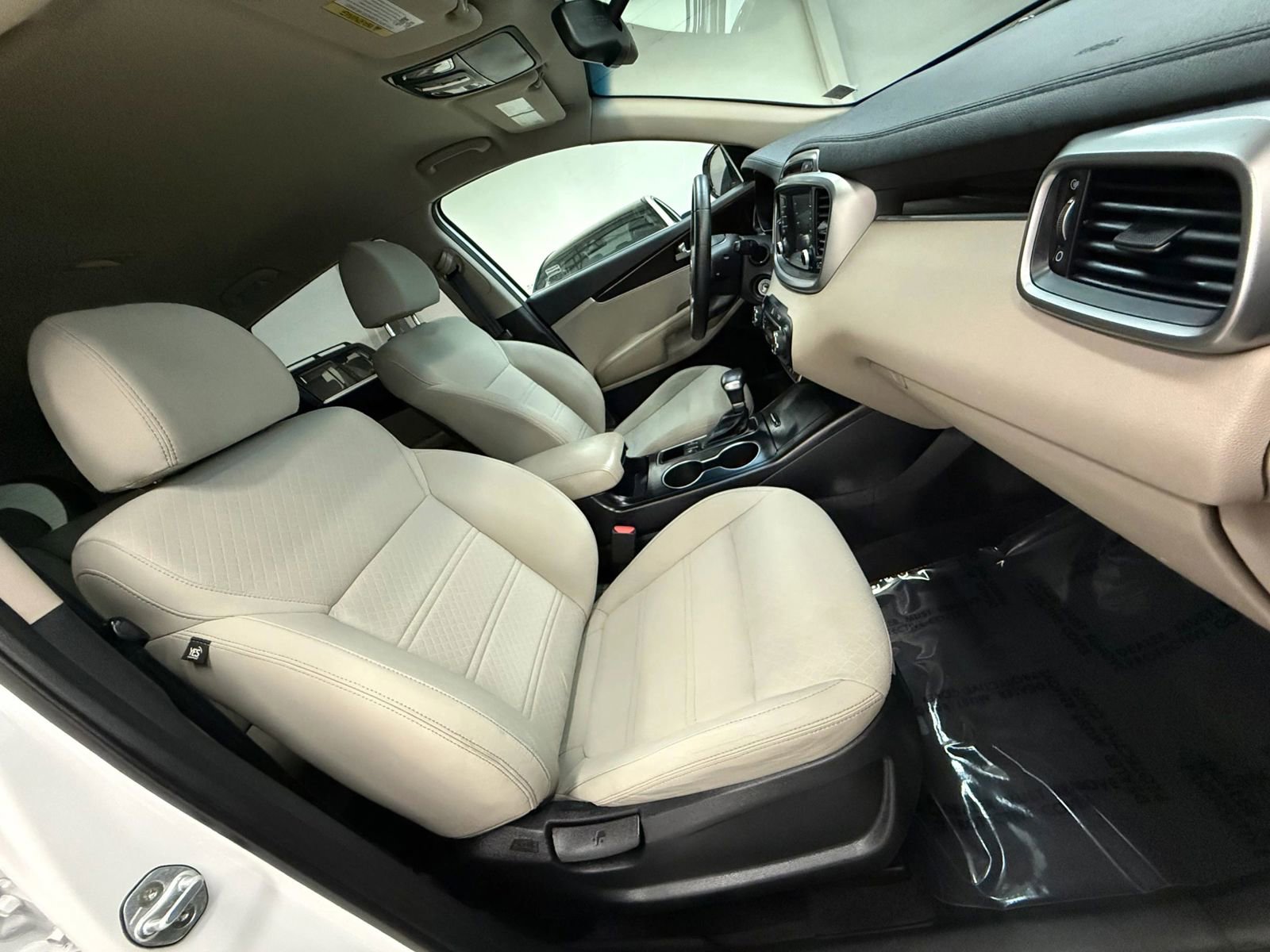 Used 2019 Kia Sorento LX w/ LX Convenience Package image 25