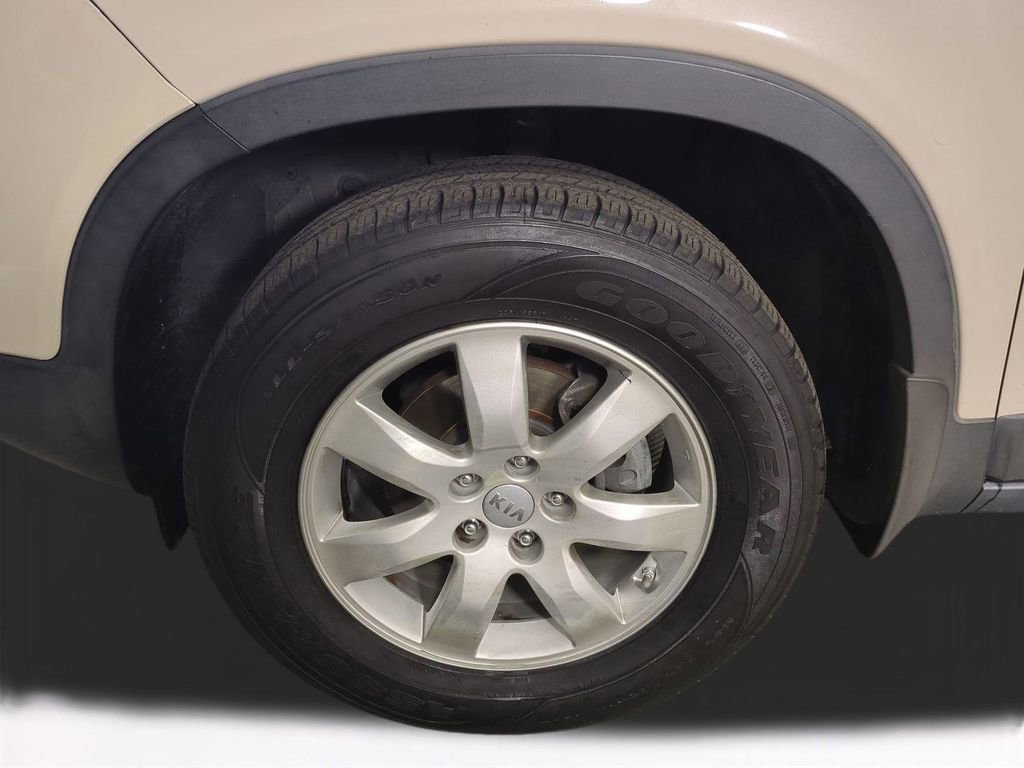 Used 2012 Kia Sorento LX image 11