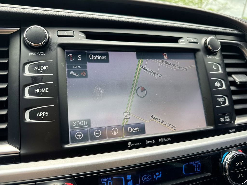 Used 2019 Toyota Highlander XLE AWD/4WD image 15