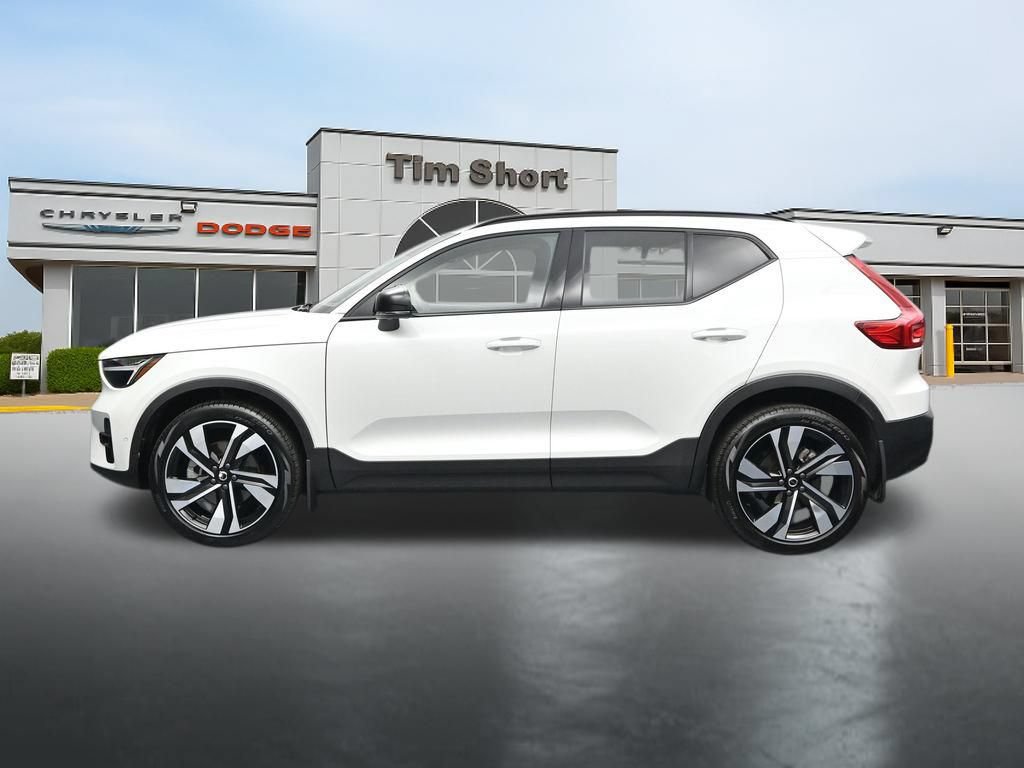 Used 2024 Volvo XC40 B5 Plus w/ Protection Package Premier AWD/4WD image 2