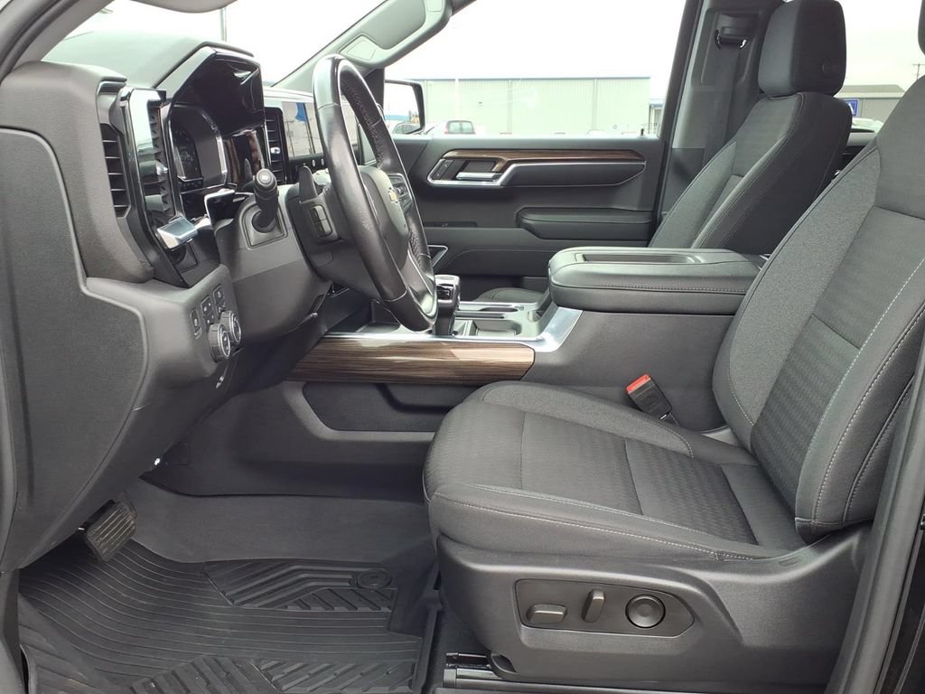 Used 2022 Chevrolet Silverado 1500 LT AWD/4WD image 11