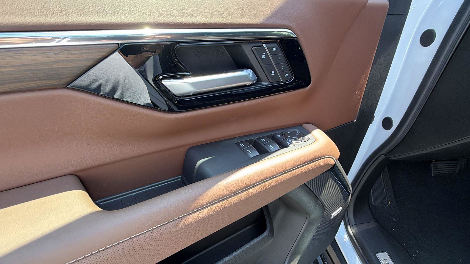 New 2026 Chevrolet Tahoe High Country AWD/4WD image 13
