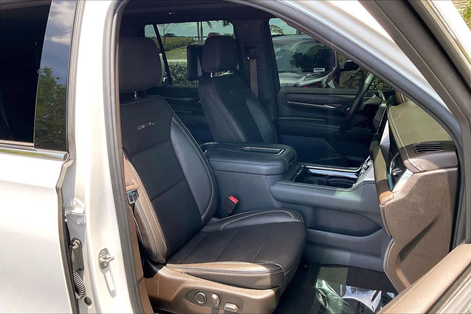 Used 2021 GMC Yukon Denali w/ Denali Premium Package RWD image 8