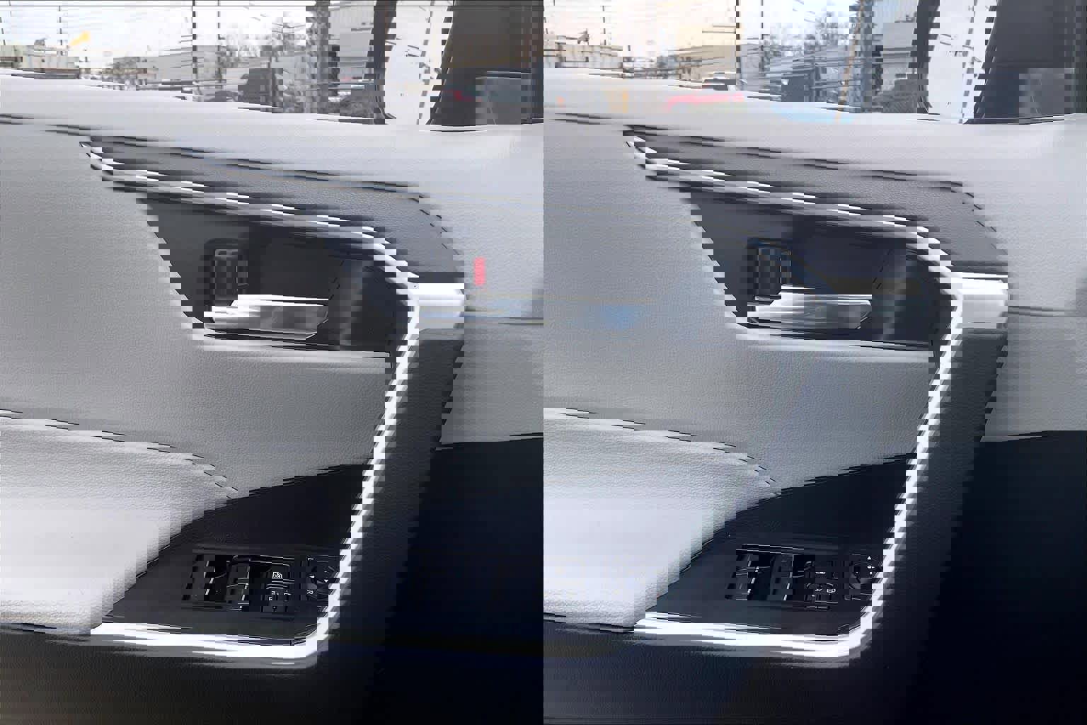 Used 2024 Toyota RAV4 XLE image 32