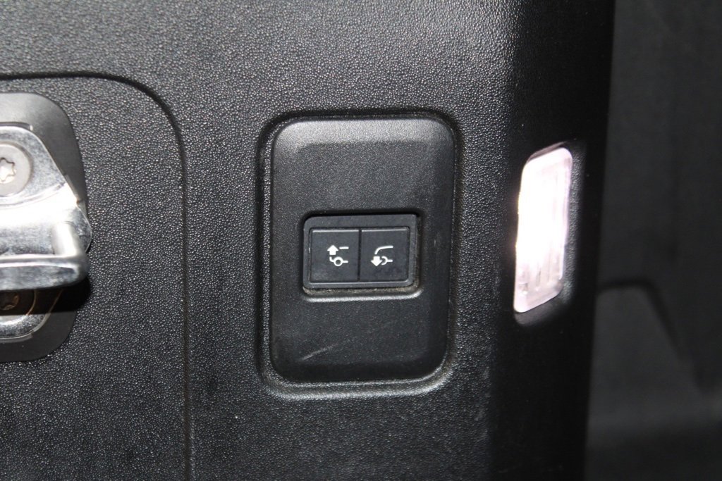 Used 2020 Land Rover Defender 110 X image 50