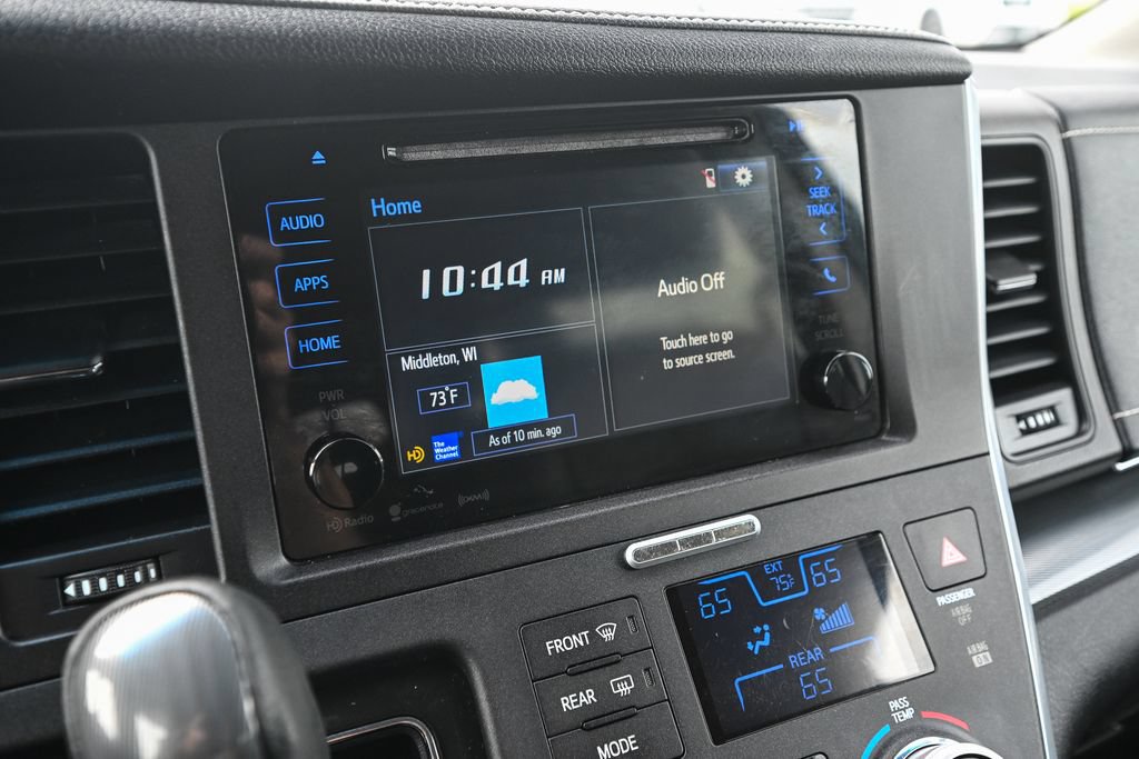 Used 2017 Toyota Sienna SE FWD image 37