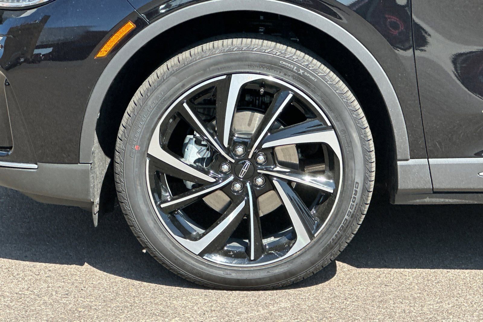 New 2025 Lincoln Corsair Reserve w/ Equipment Group 202A image 23