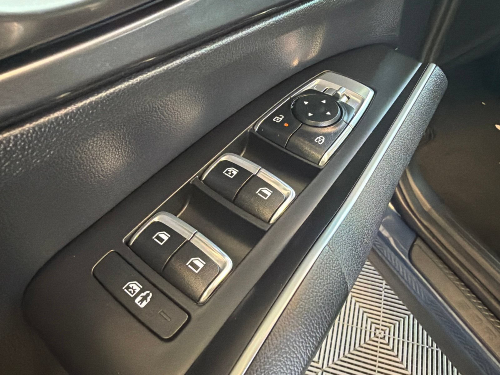 Used 2025 Kia Sorento X-Line EX AWD/4WD image 16